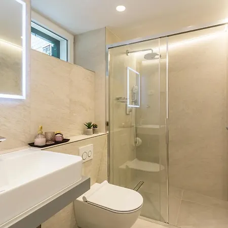 Miara Luxury krevet i doručak 4*