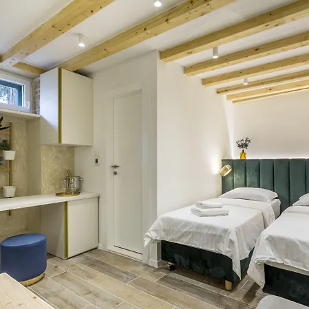 ベッド・アンド・ブレックファスト Miara Luxury 4*