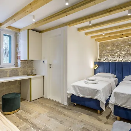 Miara Luxury Split