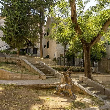 Miara Luxury Split